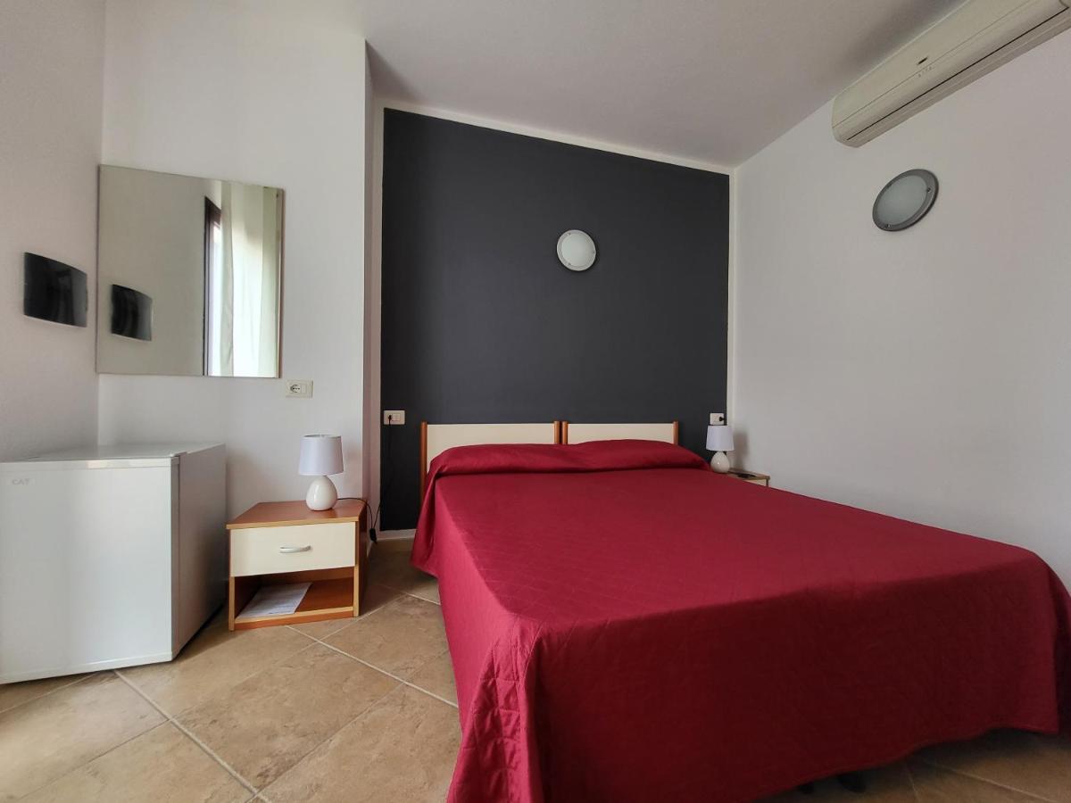 White Sand Affittacamere La Caletta Exterior photo